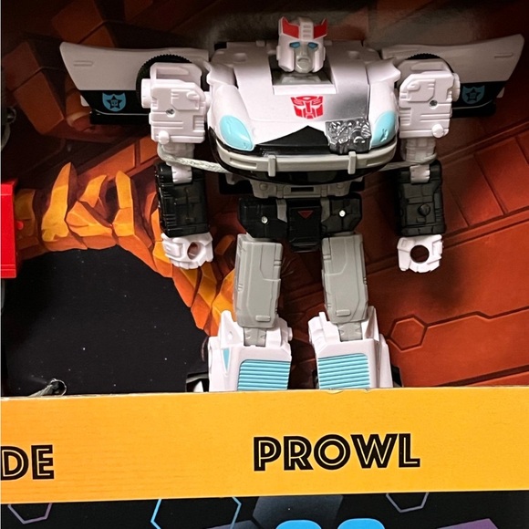 Transformers The Movie Studio Series Ironhide & Prowl Buzzworthy Bumblebee - Picture 2 of 4